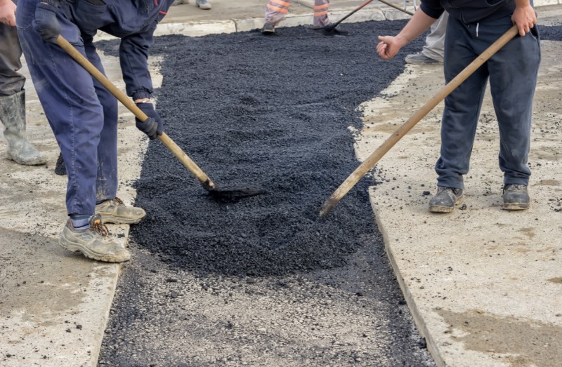 Hot asphalt crew doing full-depth patch in Nashville TN