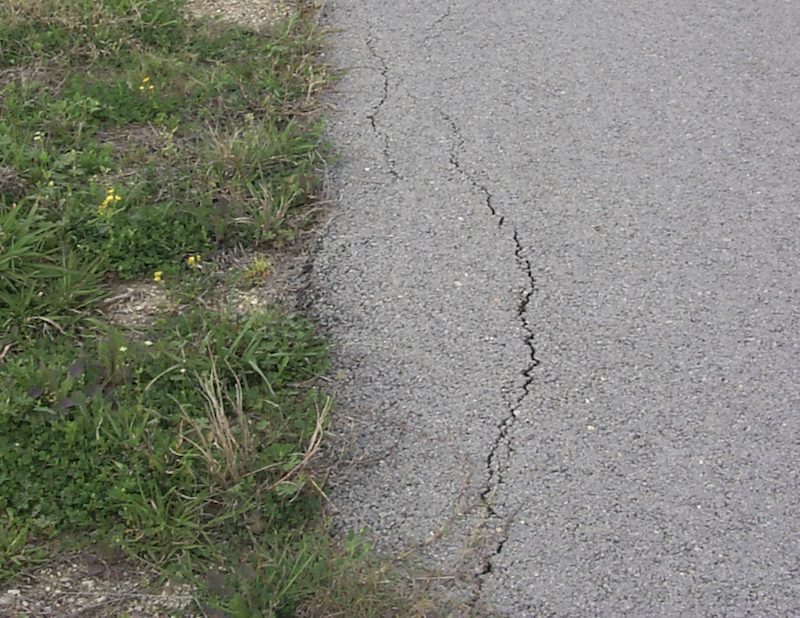 Image of edge cracking in a parking Lot in West Nashville