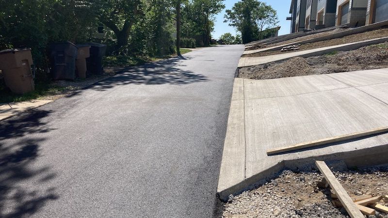 Nashville asphalt paving company delivers a great job for a Nashville Custom home builder